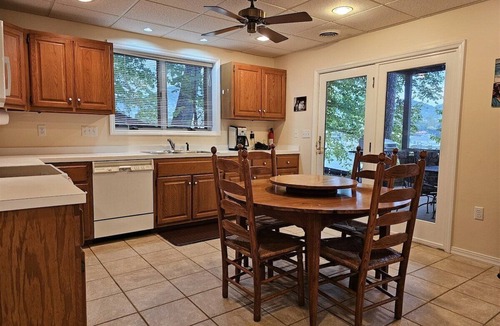 Lake Junaluska House | Llyn Blaen Lower-Lakeside and Mountain Views