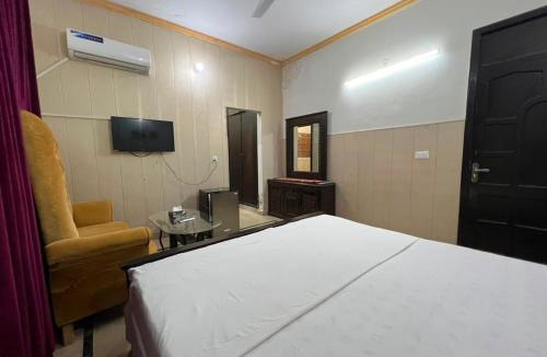 E-11 Sector Bed & Breakfast | LMC Accommodation E-11-1