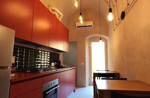 Pisa City Centre Apartment | Lo Strullo - Ground Floor Suite