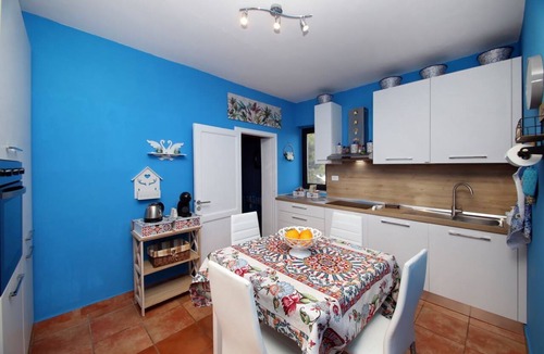 Caronia Apartment | L’Oasi nella Natura is an independent house with large private outdoor spaces and a 180-degree panoramic view of the Mediterranean Sea and the Aeolian Islands.The house consists of two air-conditioned double bedrooms, a living and dining area, a fully