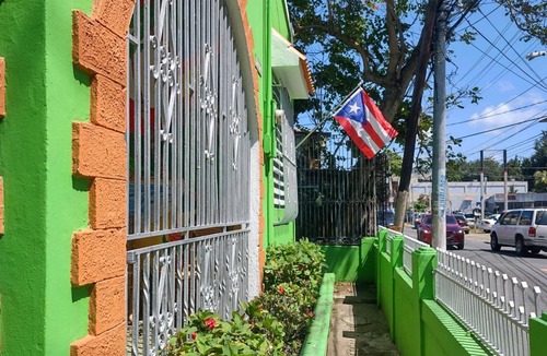 Santurce House | Local Experience! 5 Minutes to Beach; Solar + Cistern & 4 AC Units