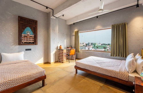 Varanasi Hotel | LOCAL LOK