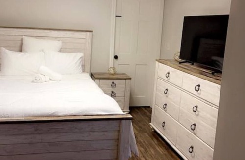 Cranston Apartment | Local Oasis