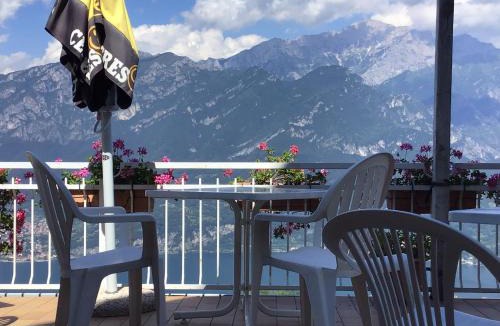 Civenna Hotel | LOCANDA MIRABEAU