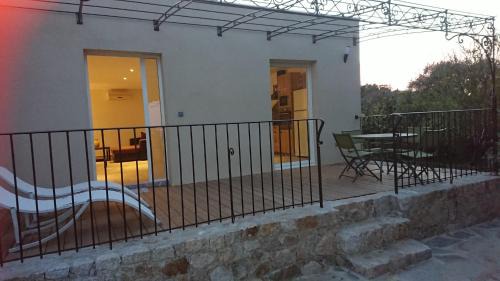 Marine de Davia Villa | LOCANOMA