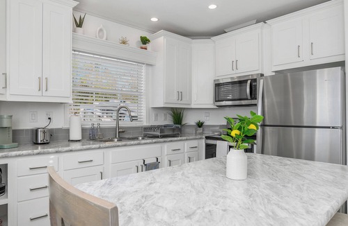 Naples Cottage | Located 10 mins from the beach! Central Location!