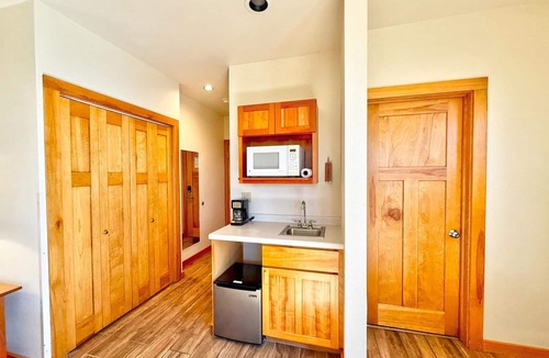 Lutsen Condo | Located directly on Lake Superior, this Guestroom is ideal for couples.