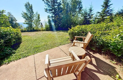 Lutsen Condo | Located directly on Lake Superior, this Guestroom is ideal for couples.