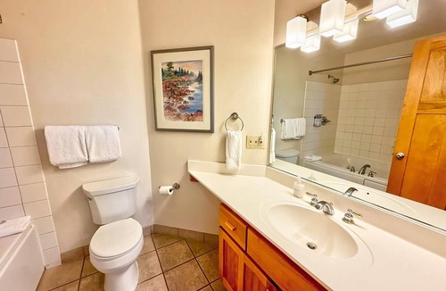 Lutsen Condo | Located directly on Lake Superior, this Guestroom is ideal for couples.