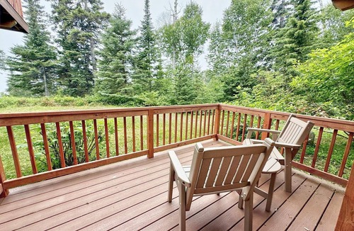 Lutsen Condo | Located directly on Lake Superior, this Guestroom is ideal for couples.