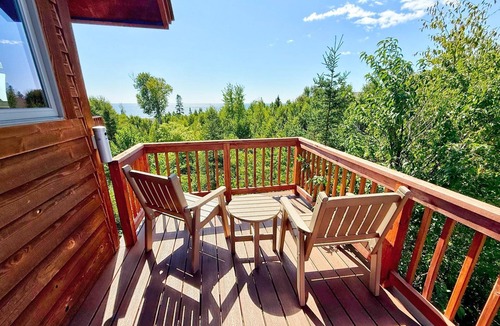 Lutsen Condo | Located directly on Lake Superior, this Guestroom is ideal for couples.