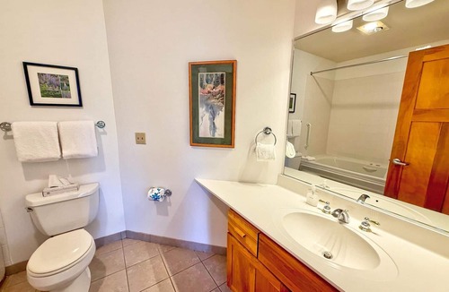 Lutsen Condo | Located directly on Lake Superior, this Guestroom is ideal for couples.