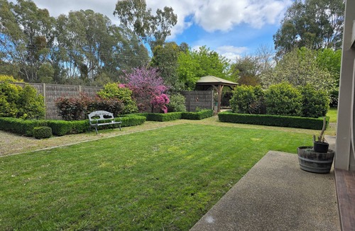 Shepparton House | Located in a peaceful part of Shepparton , perfect for family holidaynnn.