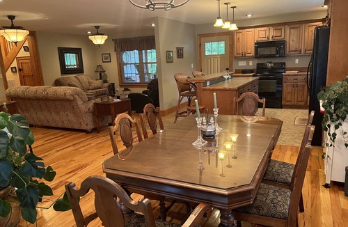 Abingdon House | LOCATED IN ABINGDON, VA - PRIVATE, TRANQUIL SETTING