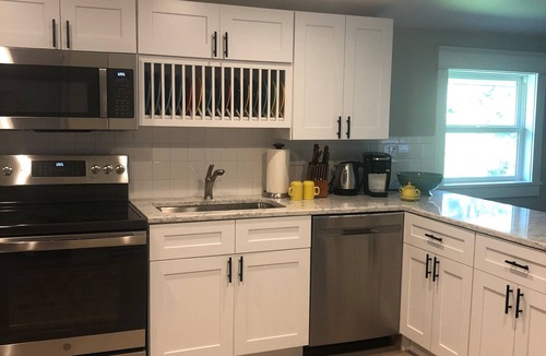 Butteville House | Located in Heart of Oregon Wine Country - 5 minutes from Champoeg Park