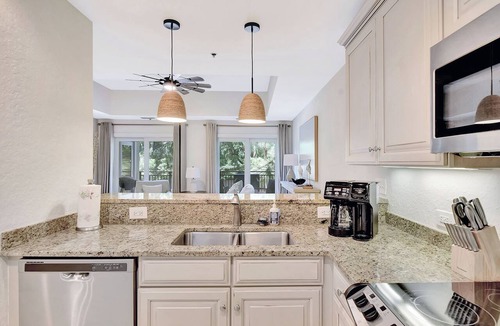 Demere Park Condo | Located in the heart of the south end. Close to everything