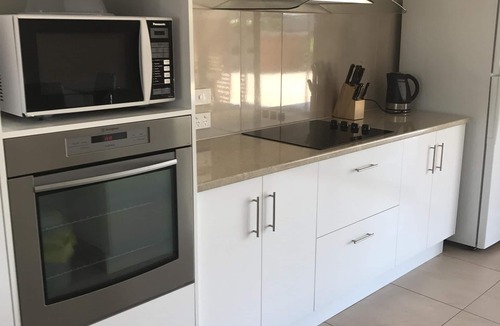 Moonta Bay House | Located within walking distance to Beautiful Simms Cove in a quiet Cul-de-Sac