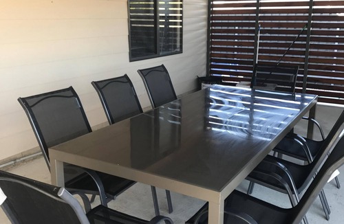 Moonta Bay House | Located within walking distance to Beautiful Simms Cove in a quiet Cul-de-Sac