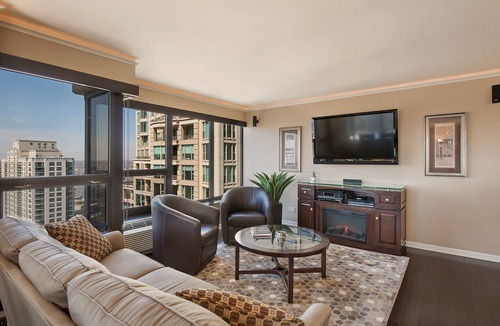 Near North Side Condo | LOCATION! 2b/2b Condo, 51st Floor AMAZING Views, Pool and other Amenities!