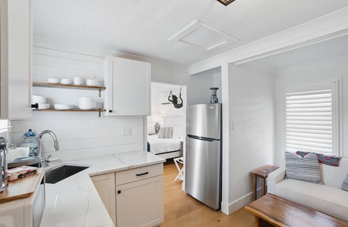 Old Naples Cottage | Location! A one bedroom cottage, 2 blocks from Gulf, and Old Naples.