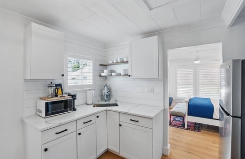 Old Naples Cottage | Location! A one bedroom cottage, 2 blocks from Gulf, and Old Naples.