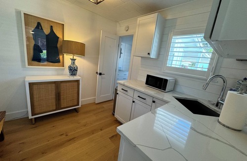 Old Naples Cottage | Location! A one bedroom cottage, 2 blocks from Gulf, and Old Naples.