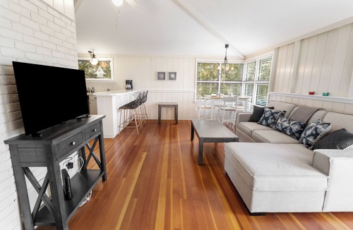 Shinnecock Hills Cottage | Location and views! Located directly on Shinnecock Bay!