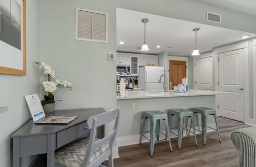 Baytowne Wharf Condo | Location! Baytowne Wharf 1BR Unit w/Balcony, Pool, Hot Tub, Tram, Beach, Gym