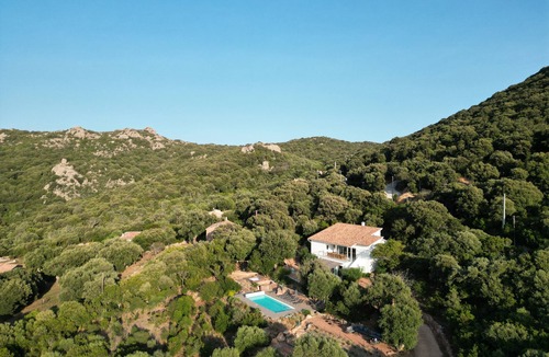 Figari House | Location D'une Villa Climatisée Avec Piscine et Terrain de Pétanque à Figari