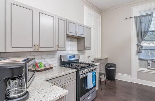 East Price Hill Apartment | Location! Fresh, Clean Studio 3 Miles from Downtown Cincinnati