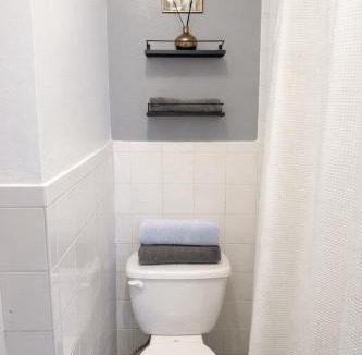 Bridgeport Apartment | Location! Location! 2bd 1bth spacious apartment!