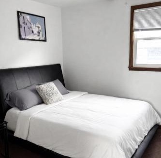 Bridgeport Apartment | Location! Location! 2bd 1bth spacious apartment!