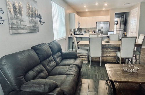 Sunset Farms House | Location Location! 5 Bed 3 Bath Home