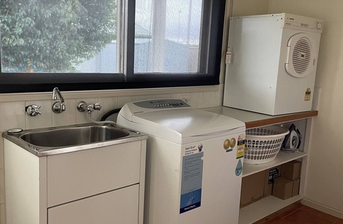 Mansfield House | Location Location - 5 minutes walk to shops, restaurants and cafes.