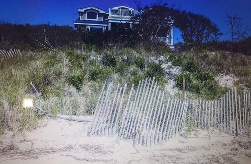 Villas House | LOCATION, LOCATION - BEACHFRONT 3 night stay expires 6/12, in season 1 wk min
