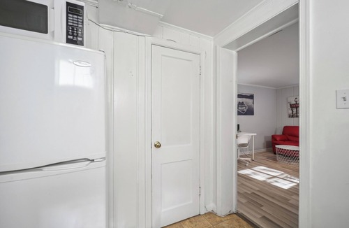Buzzard Point Apartment | Location Location Crystal City mins to Washington, DC DCA