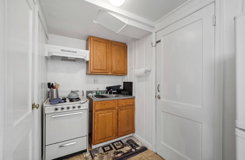 Buzzard Point Apartment | Location Location Crystal City mins to Washington, DC DCA