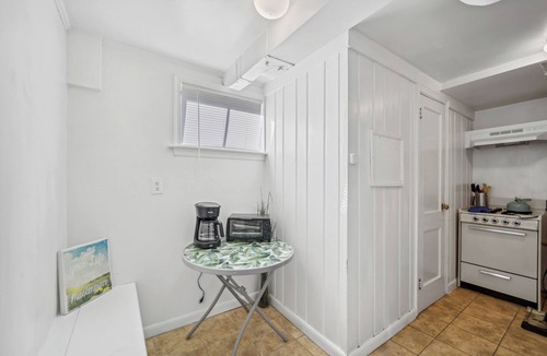 Buzzard Point Apartment | Location Location Crystal City mins to Washington, DC DCA