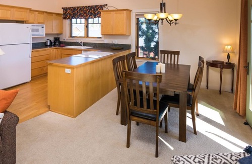 Sisters House | Location! Location! Escape to this beautiful air conditioned, pet friendly