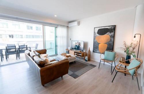 Auckland Central Business District Apartment | Location Location! Harbourside Apartment with Parking