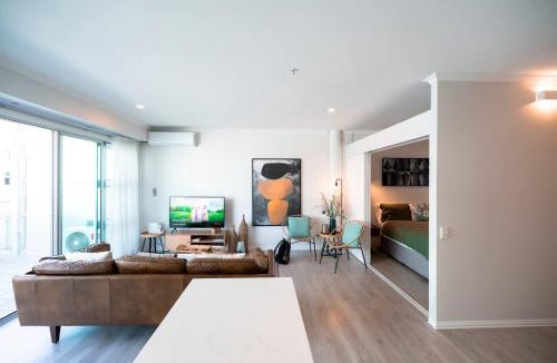 Auckland Central Business District Apartment | Location Location! Harbourside Apartment with Parking