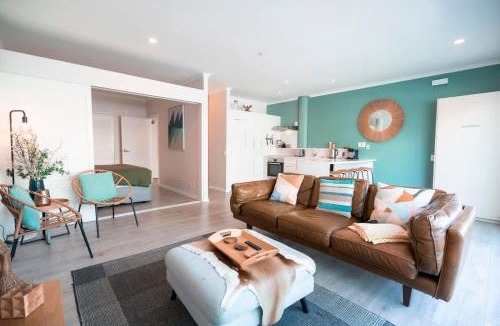 Auckland Central Business District Apartment | Location Location! Harbourside Apartment with Parking