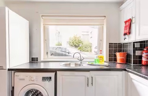 Old Town Apartment | LOCATION! LOCATION! LOCATION! Free Residents Parking! License/planning granted!