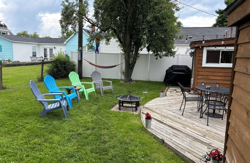 Lexington Cottage | LOCATION! LOCATION! LOCATION! 2 Bedroom, 1 Bathroom Cottage