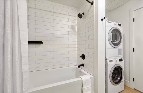 Broadway Hotel | Location, Location, Location! SOLIS Capitol Hill - Chic 1BR w/Washer and Dryer