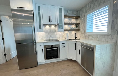 Old Naples Condo | Location Location Location - Olde Naples Florida - 3-min walk to the beach
