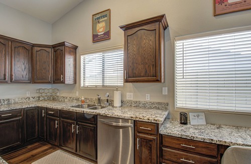 East Mesa House | Location! Location! Location! Spacious 4 bedroom with Pool, WiFi, and AC in Mesa
