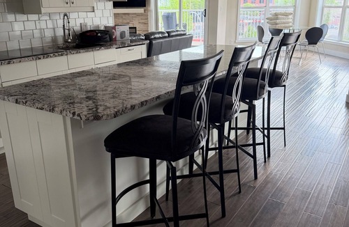 North Central Edmonton Condo | Location, Location,Luxurious 1141 sq ft condo in close to all major amenities