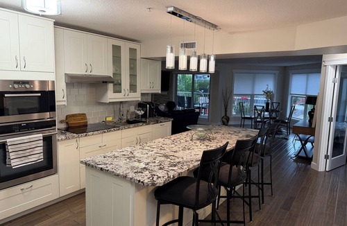 North Central Edmonton Condo | Location, Location,Luxurious 1141 sq ft condo in close to all major amenities