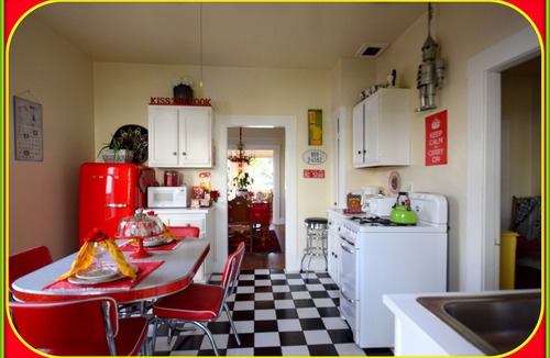 Santa Barbara Cottage | LOCATION, LOCATION, LOCATION - Hubba Hubba Get Down Downtown!